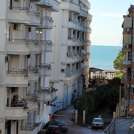 Orange Apartment Golem  Luaran gambar