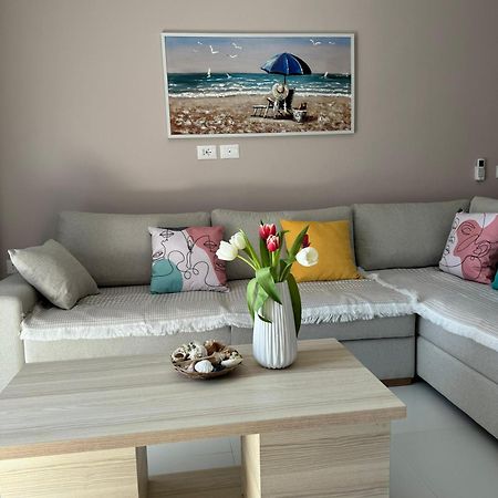 Orange Apartment Golem  Luaran gambar