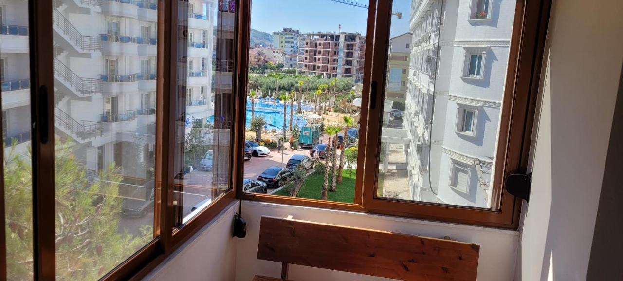 Orange Apartment Golem  Luaran gambar