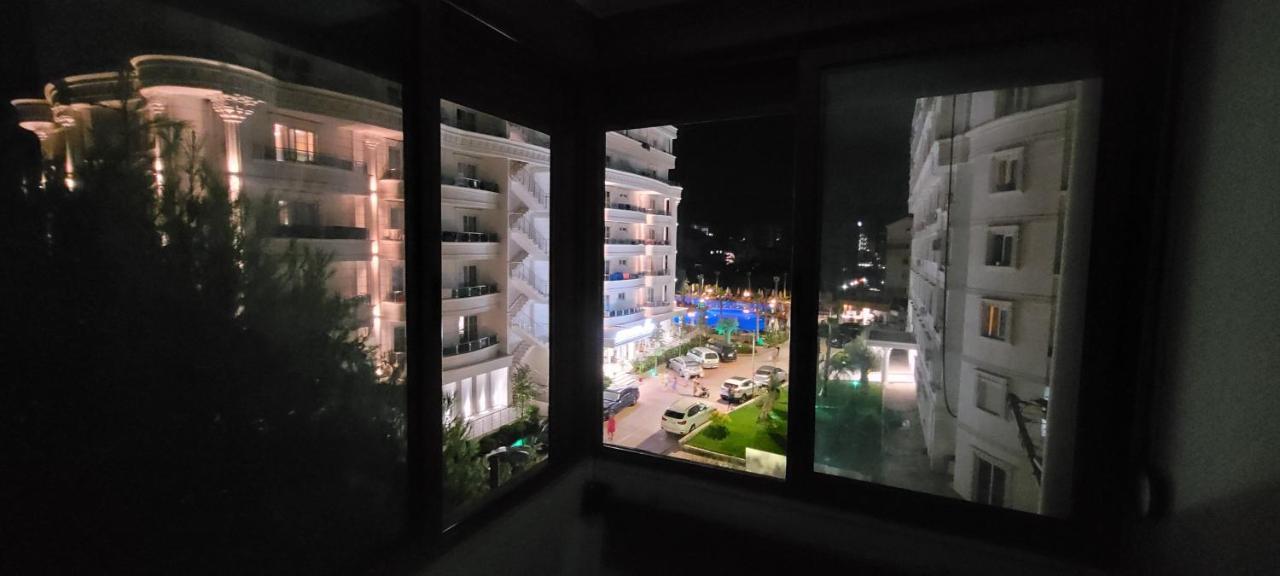 Orange Apartment Golem  Luaran gambar