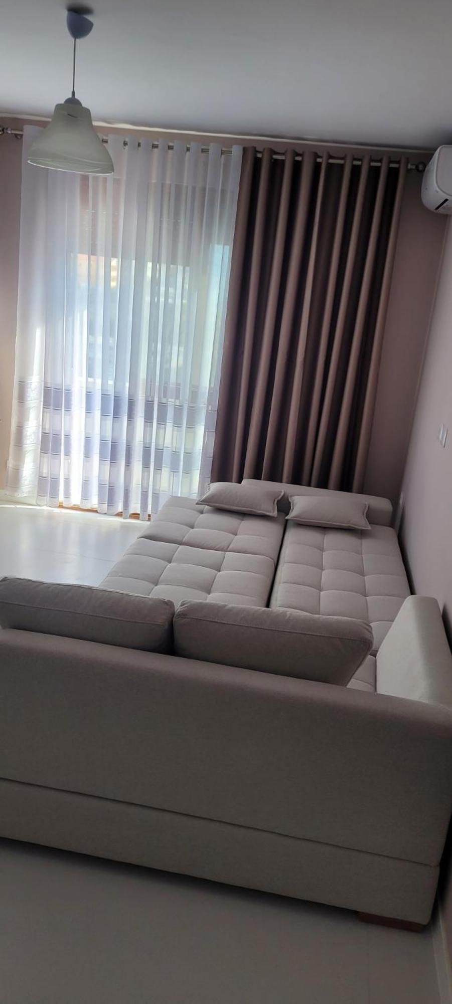Orange Apartment Golem  Luaran gambar