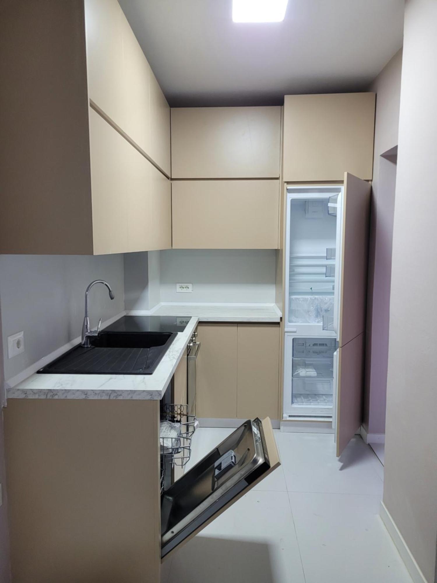 Orange Apartment Golem  Luaran gambar