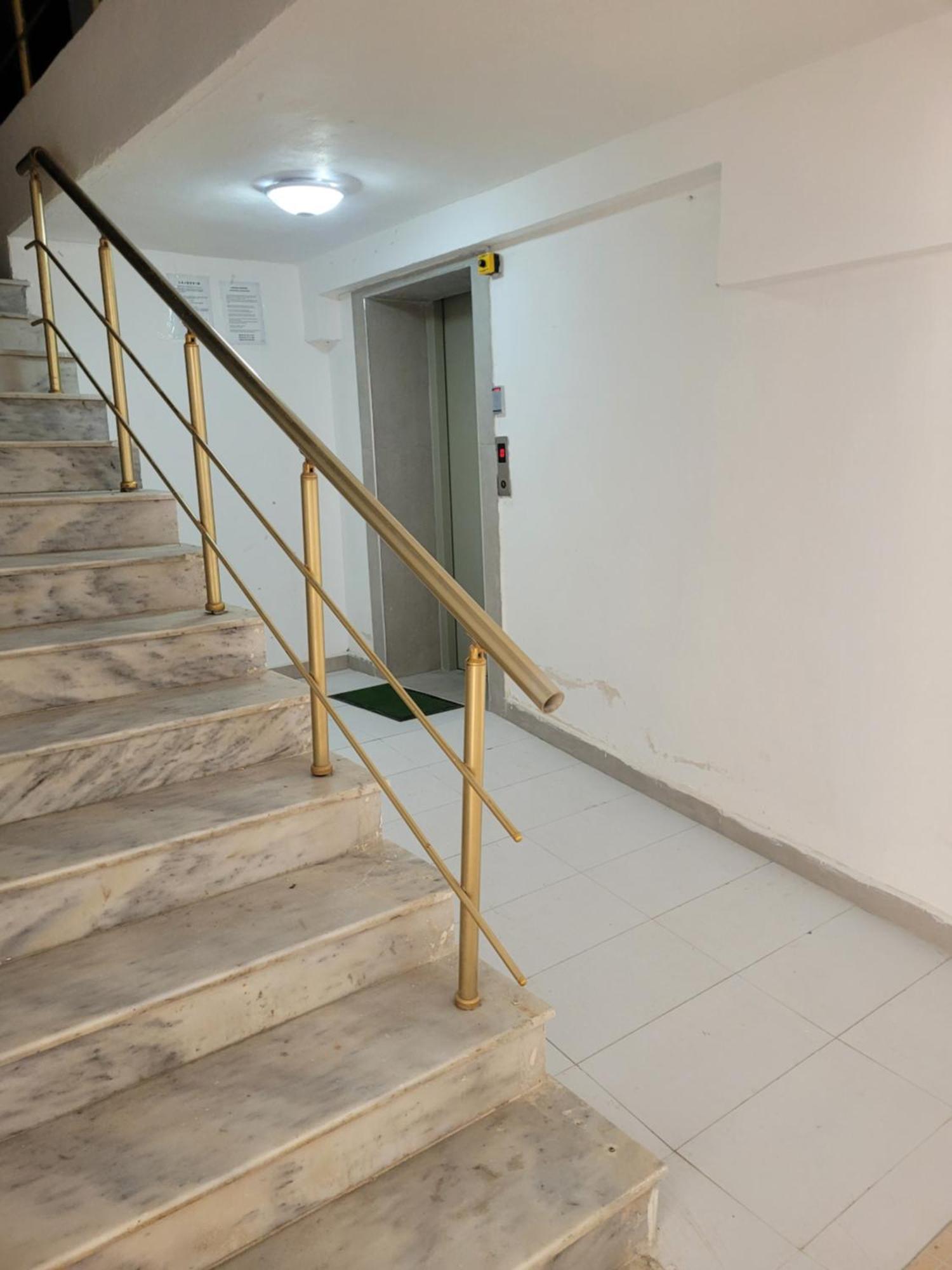 Orange Apartment Golem  Luaran gambar