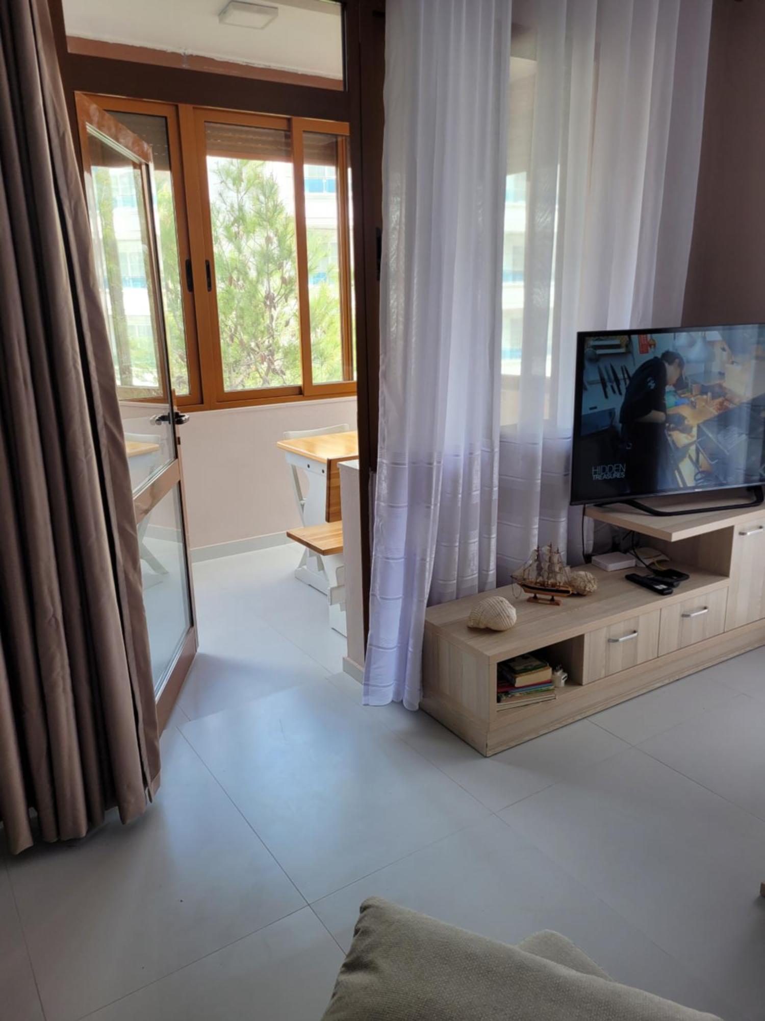 Orange Apartment Golem  Luaran gambar
