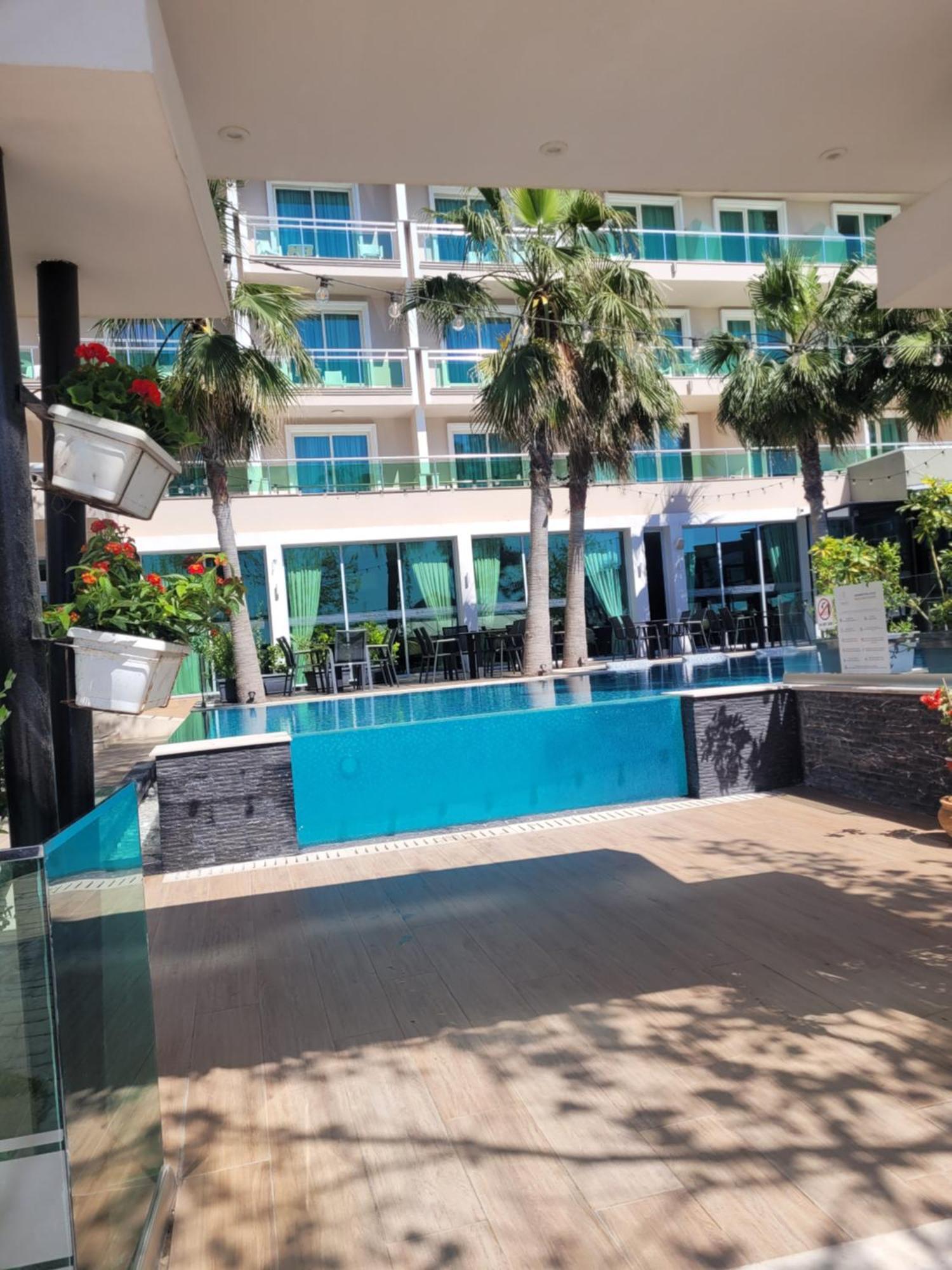 Orange Apartment Golem  Luaran gambar