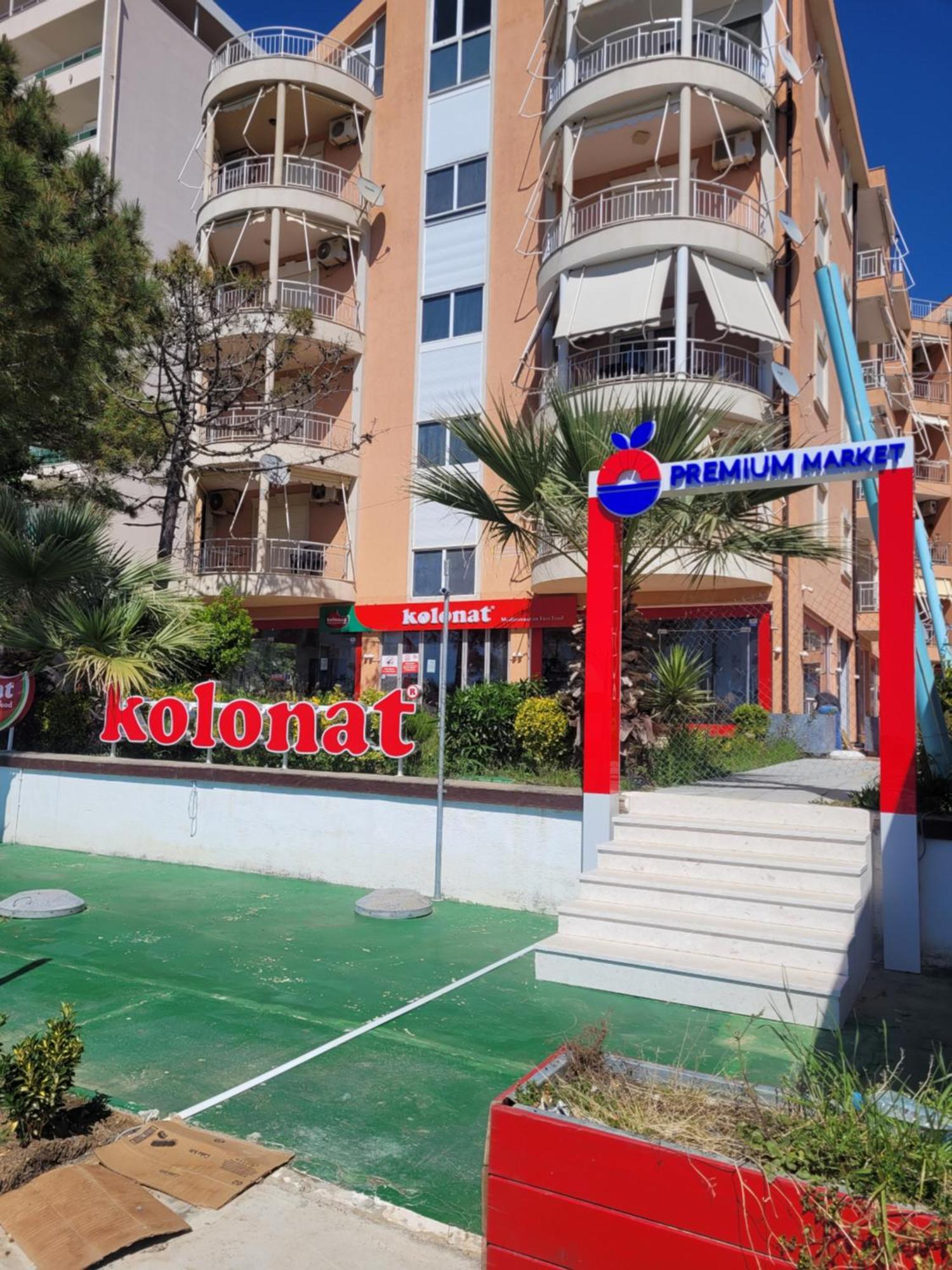Orange Apartment Golem  Luaran gambar