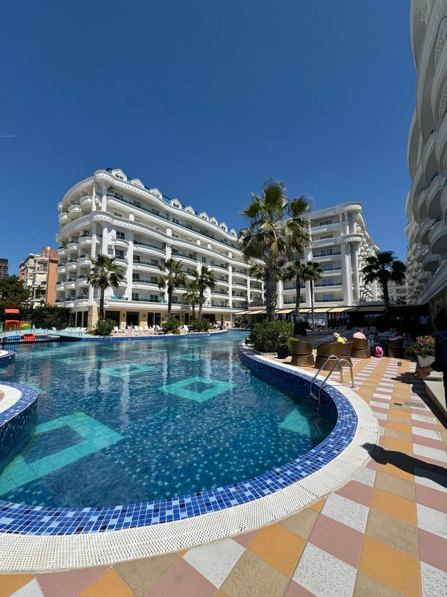 Orange Apartment Golem  Luaran gambar
