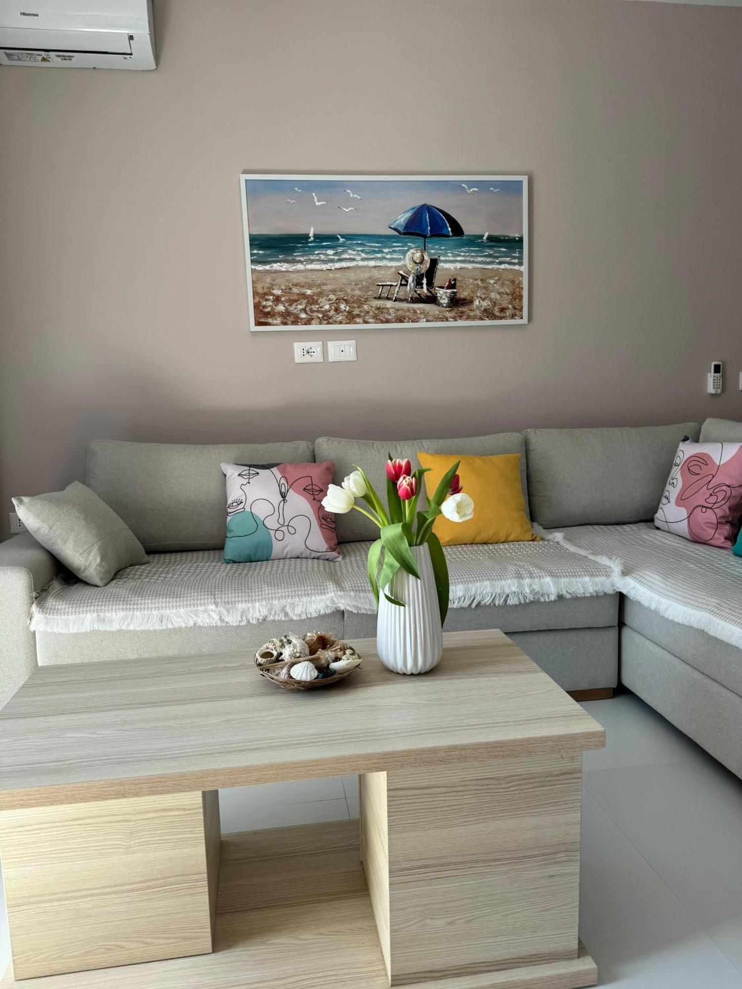 Orange Apartment Golem  Luaran gambar