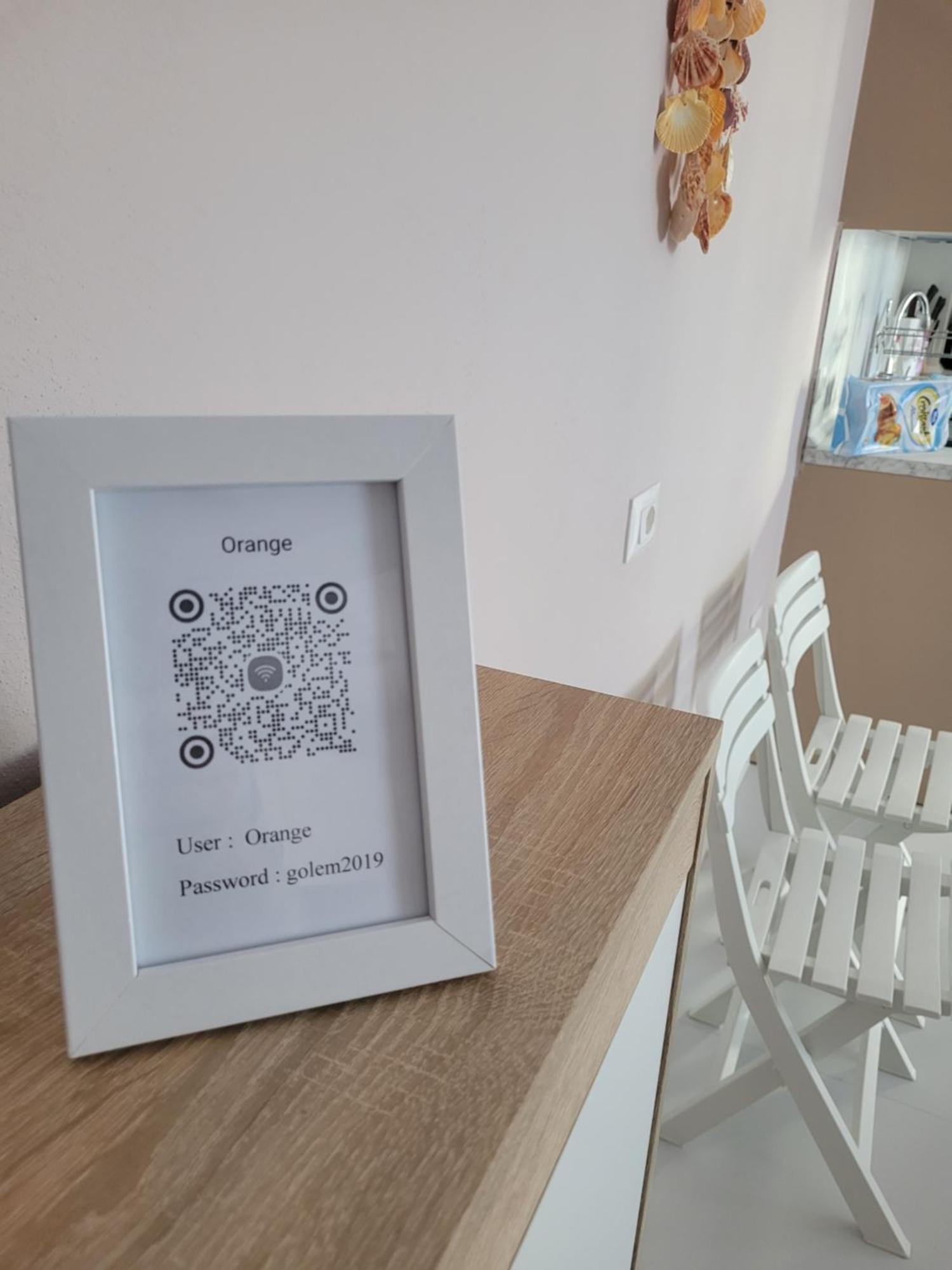 Orange Apartment Golem  Luaran gambar
