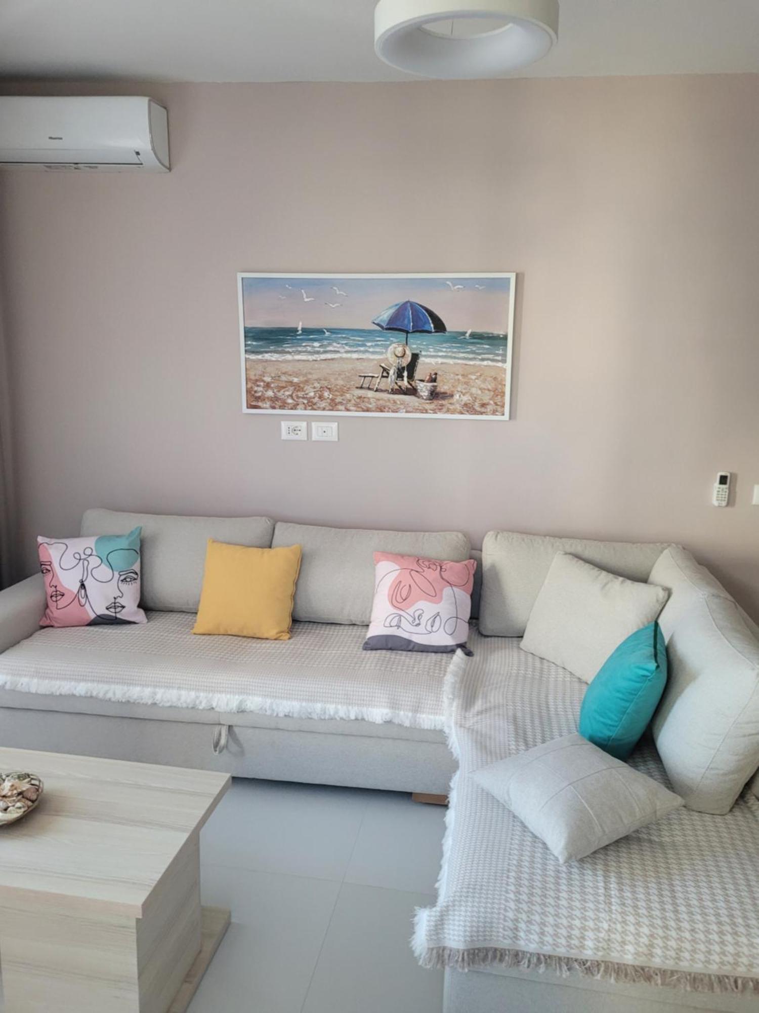 Orange Apartment Golem  Luaran gambar
