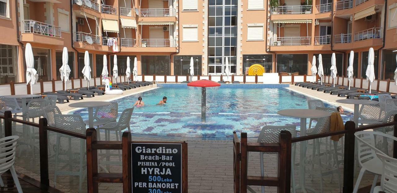 Orange Apartment Golem  Luaran gambar