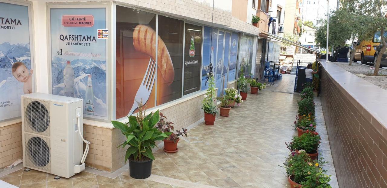Orange Apartment Golem  Luaran gambar