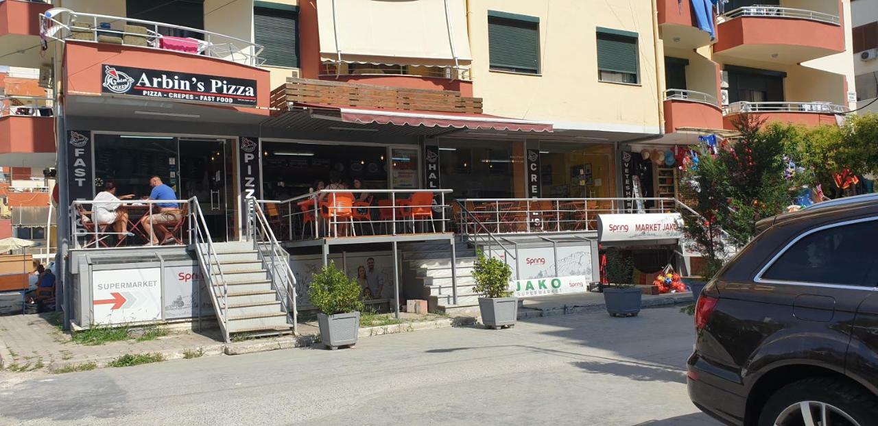 Orange Apartment Golem  Luaran gambar